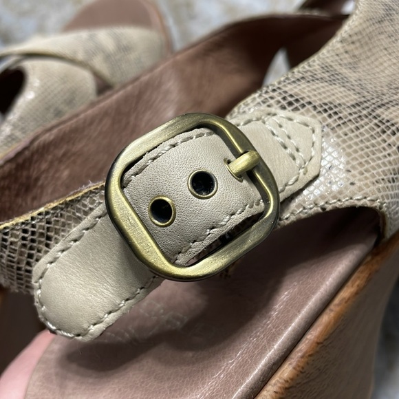 Dansko Jacinda Taupe Snake Wedge Sandal Women's EU 40 - Picture 11 of 13